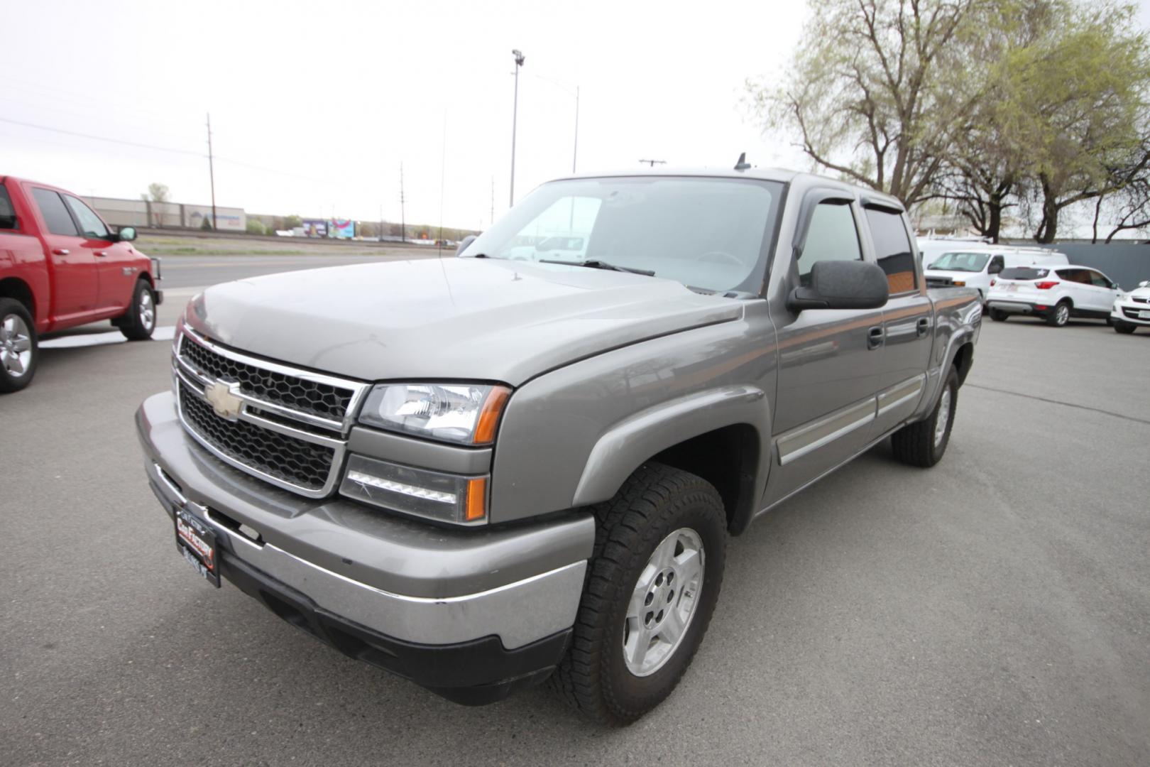 2006 Graystone metallic /dark charcoal Chevrolet Silverado 1500 (2GCEK13T161) , located at 4562 State Avenue, Billings, MT, 59101, (406) 896-9833, 45.769516, -108.526772 - Photo#1